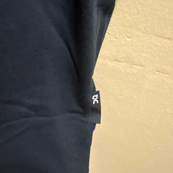 Nwt on clouds running tee - Picture 4 of 5